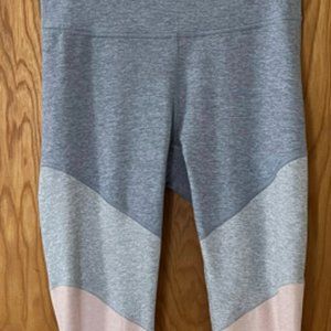 Outdoor Voices Springs 7/8 Leggings Small - grey&pink